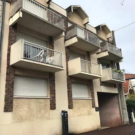 T2 Centre, Commerces Et A Pied Апартаменти