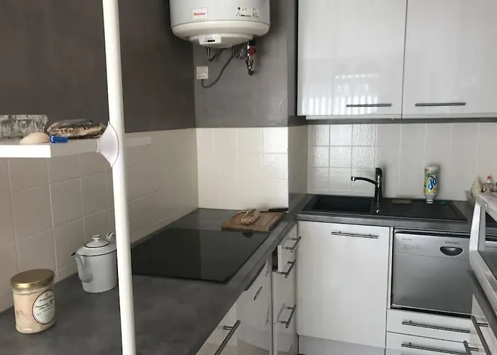 T2 Centre, Commerces Et A Pied * Arcachon